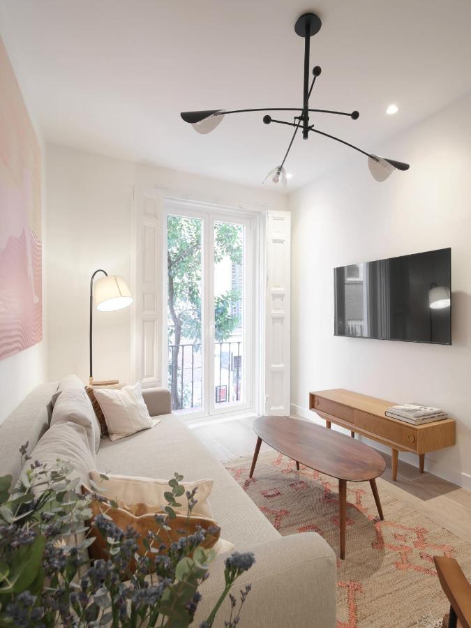 Apartamento Luxury Flat Next To Gran Via Madrid Exterior foto